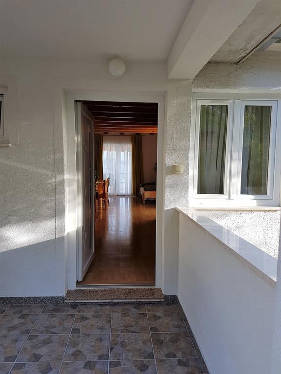 Apartmani Amila-พิสัก ภายนอก รูปภาพ