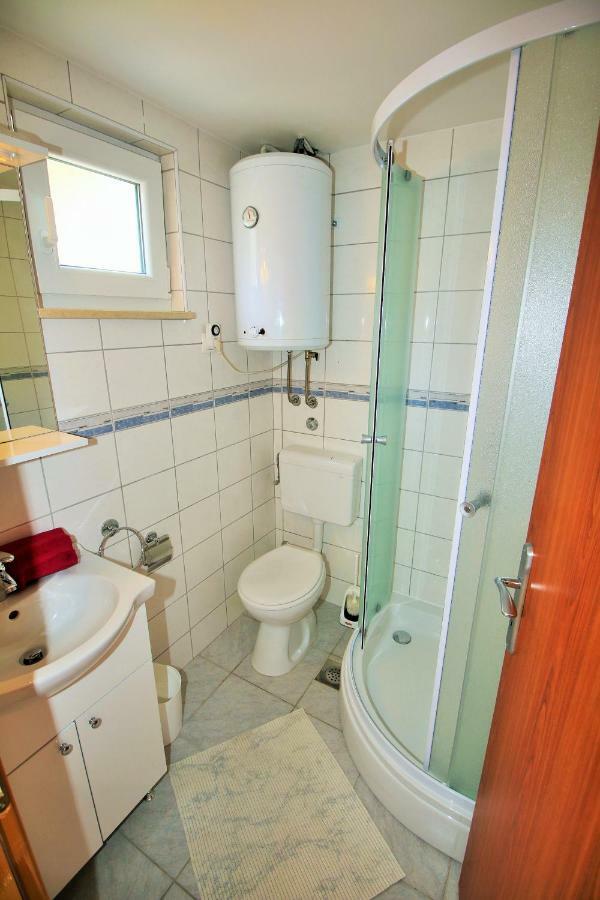 Apartmani Amila-พิสัก ภายนอก รูปภาพ