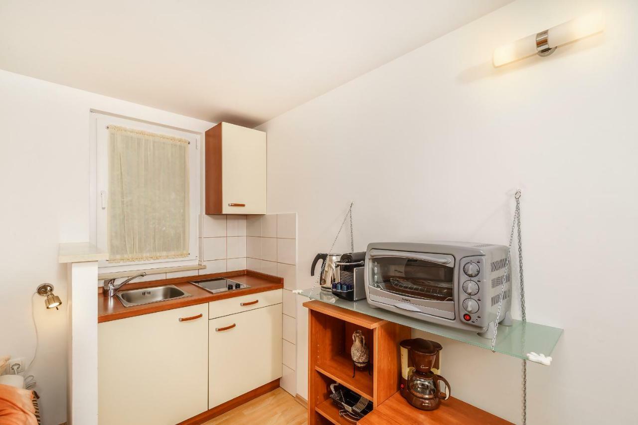 Apartmani Amila-พิสัก ภายนอก รูปภาพ