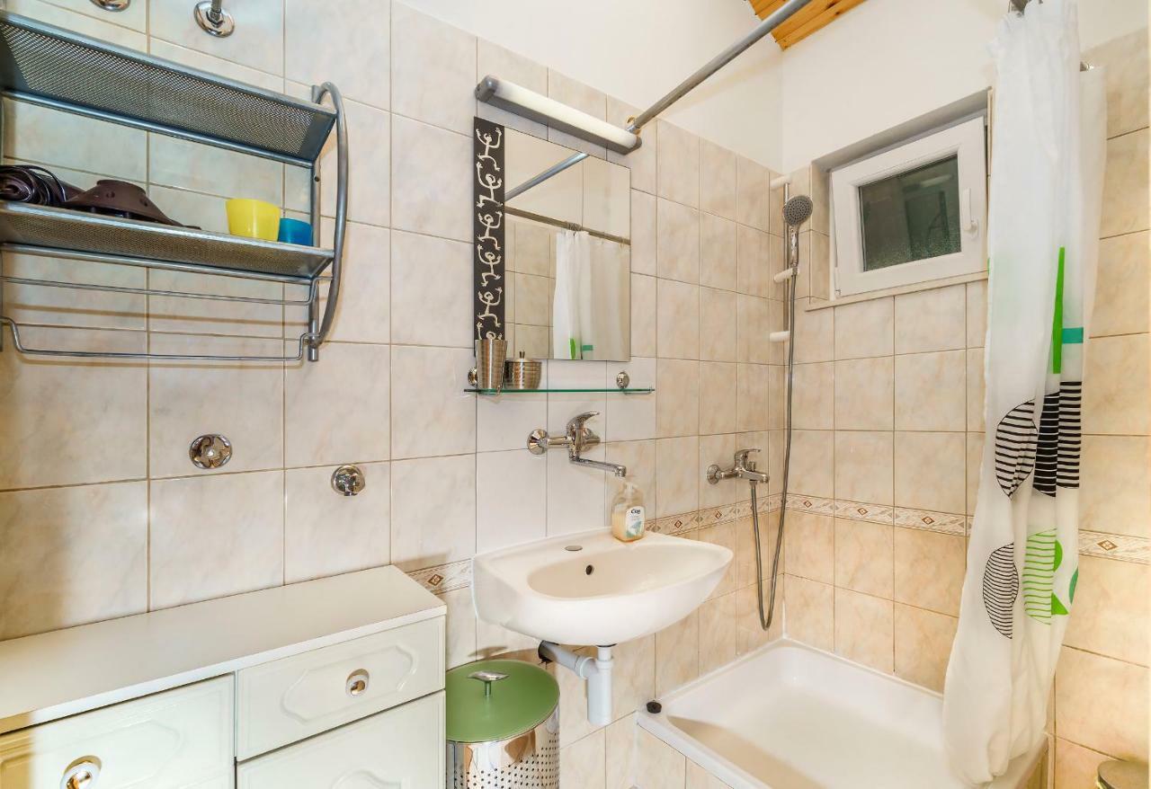 Apartmani Amila-พิสัก ภายนอก รูปภาพ